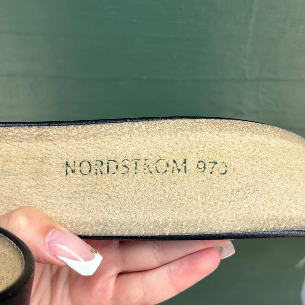 Nordstrom Vintage Black Leather Belt Gold Statement Buckle 26-30 S-M